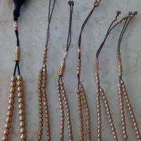 تعدادی تسبیح چرکه و زازا سندلوس و برنز کلکسیونی|کلکسیون اشیاء عتیقه|اردبیل, |دیوار