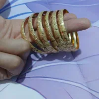 بدلیجات   بدون حساسیت و رنگ ثابت.