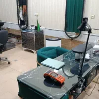 میزناخن به همراه دوعدد صندلی وپرده|آرایشگاه و سالنهای زیبایی|شاندیز, |دیوار