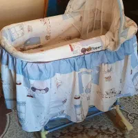 گهواره کنار مادر