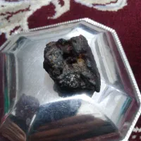 سلام من یک سنگ پیدا کردم که شبیه شهاب سنگ|جواهرات|فامنین, |دیوار