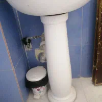 روشویی قدیمی ولی بزرگ و سفید