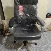 صندلی اداری گردان دارای جک