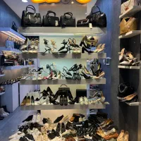 ویترین کیف وکفش