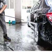 کارگر کارواش وارد به کار همراه بیمه
