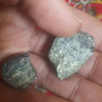 دوعددسنگ طلا ویک سنگ الماس