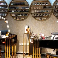 خدمات تخصصی کاشت و ترمیم ناخن