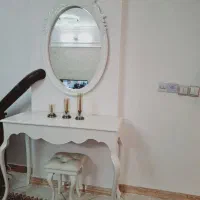 اینه میز و صندلی