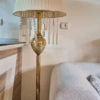 آباژور ایستاده