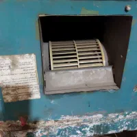 مقداری لوازم بفروش میرسد