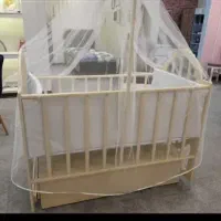 تخت وگهواره کنار مادر