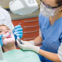 خانم دستیار دندانپزشک با سابقه کار