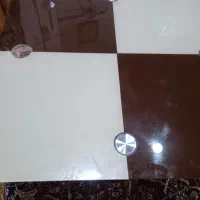 میز نهار خوری با چهار پایه متحرک