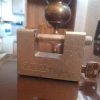 قفل کتابی بزرگ