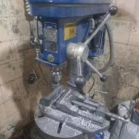 کارگار آشنا به سوراخکاری