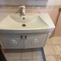 ۲ عدد روشویی سفید همراه آینه