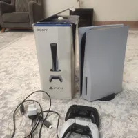 ps5 اروپایی خیلی کم کار دو دسته DVD دارای ده بازی|کنسول، بازی ویدئویی و آنلاین|ساوه, |دیوار