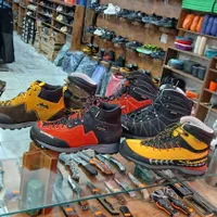 کفش کوهنوردی|کیف، کفش، کمربند|نیشابور, فضل|دیوار