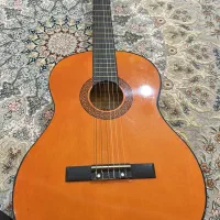 گیتار کلاسیک تمیز با کیف و دفترچه راهنما