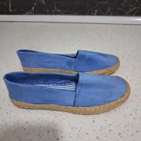 گیوه با رنگبندی جذاب|کیف، کفش، کمربند|ری, بی‌بی شهر بانو|دیوار