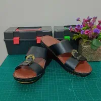 ساخت دمپایی چرم طبیعی  و انواع محصولات چرم