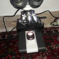 میکروسکوپ دوچشمی