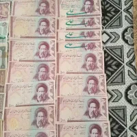 تعدادی اسکناس قدیمی بفروش میرسد