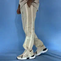 شلوار وکفش های مردانه