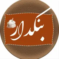 به تعدادی نیرو کار در انبار مواد غذایی