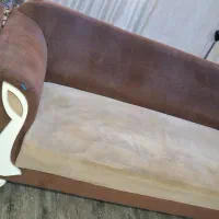 یک دست مبل هفت با میز وسط و دو عسلی