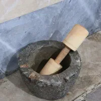 هاون سنگی بزرگ|کلکسیون اشیاء عتیقه|اصفهان, آفاران|دیوار