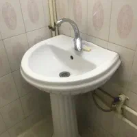 روشویی و پنجره آهنی|لوازم سرویس بهداشتی|تهران, چهارصد دستگاه|دیوار