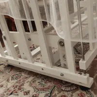 تخت گهواره کنار مادر|تخت و صندلی بچه|یزد, |دیوار