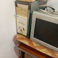 کامپیوتر  و اسپیکر قدیمی