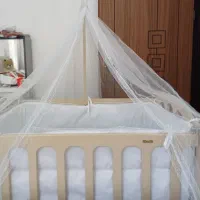 تخت کنار مادر