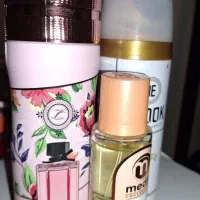تعدادی عطر و اسپری به فروش میرسد
