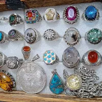 انگشتر نقره کلکسیونی و تعدادی زنجیرپلاک