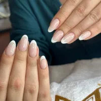 خدمات کاشت ناخن صدرا