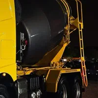 استخدام راننده پایه یک تراک میکسر ماک تک دنده