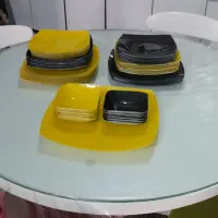 تعدادی ظروف پذیرایی