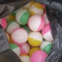 یک بسته توپ پلاستیکی