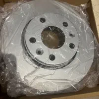 دیسک چرخ جلو و قفل صندوق عقب رنو داستر هر دو آکبند
