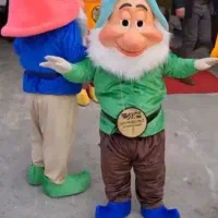 خانم یا اقا کوتاه قامت