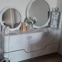 سه تیکه اینه و کنسول ومیز تلوزیون و جاکفشی  .