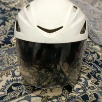 کلاه کاسکت در حد نو