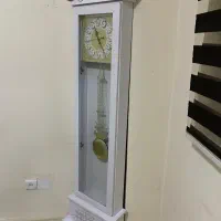 ساعت و میزغذاخوری و کمدلباس