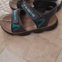کت و پیراهن اسپرت و کفش صندل