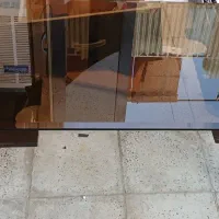 یک عدد میز عسلی و یک عدد میز شیشه ای