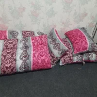 تشک پنبه ای و چهار عدد متکا در حد نو
