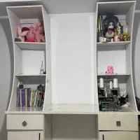 ویترین ارایشگاه و کتابخانه